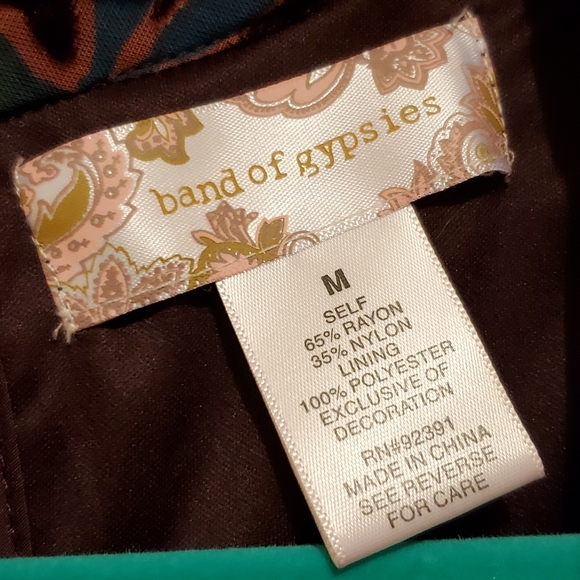 Beautiful Floral Velvet Dress (M) - Picture 4 of 4